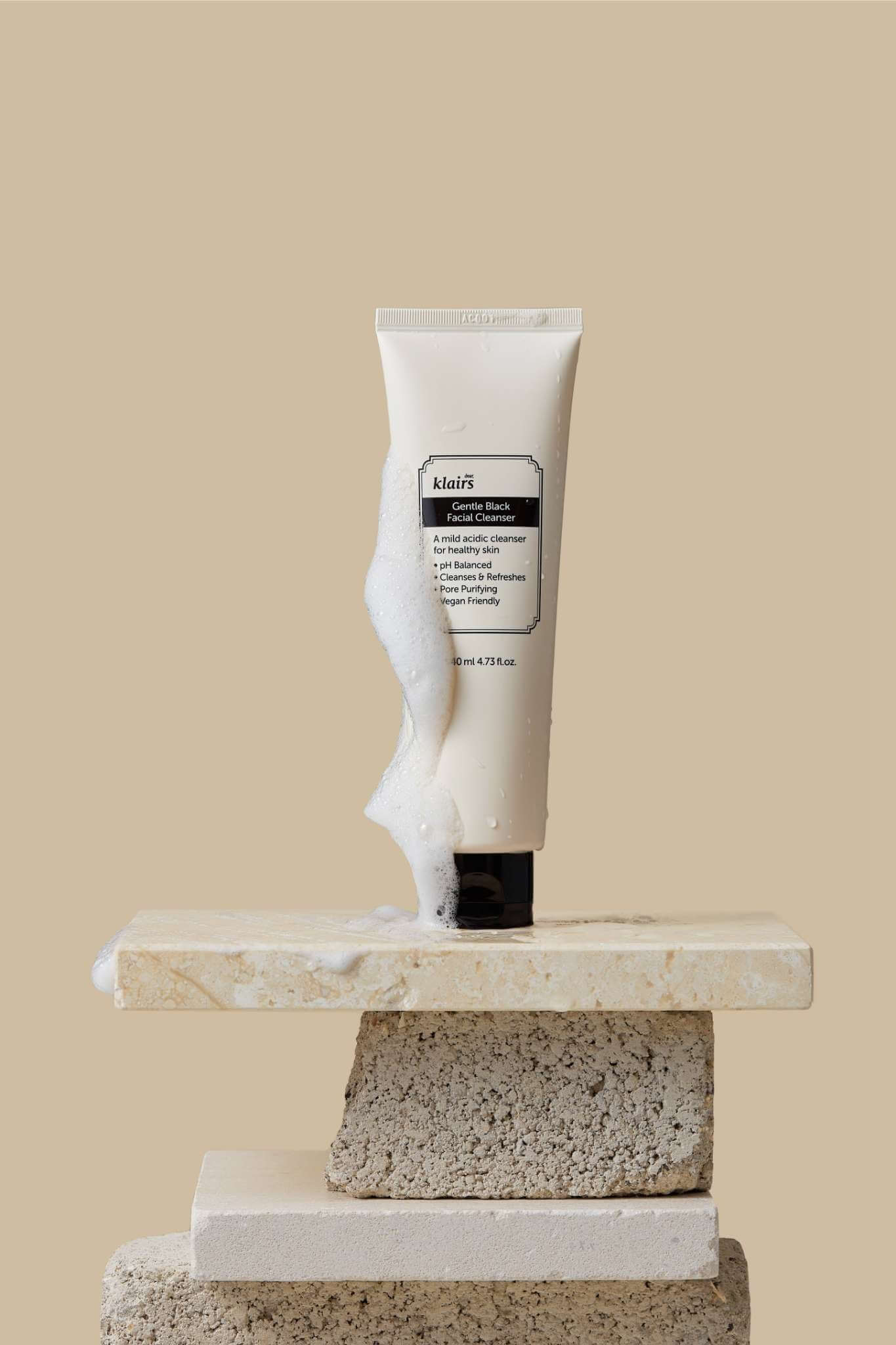 Klairs Gentle Black Facial Cleanser 140ml - Auryn Skin - Italia